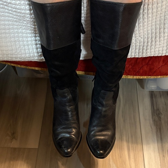 Chic Black Heeled Boots - Picture 3 of 10